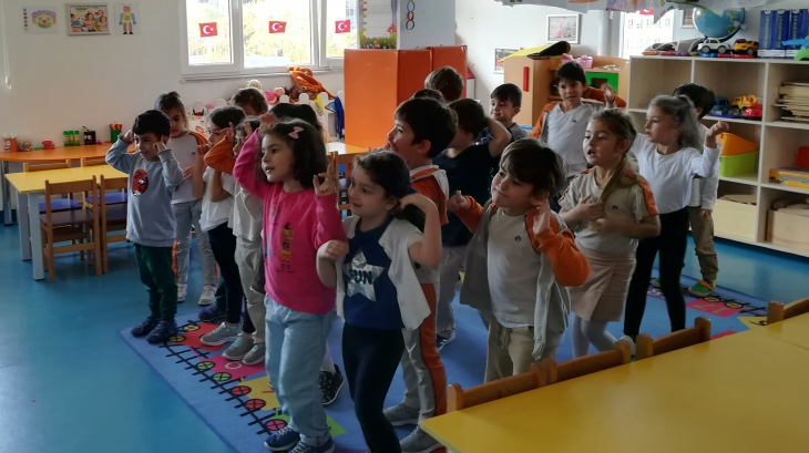 Ataşehir Okul Öncesi Gezegenler Grubu Fun With English Dersinde