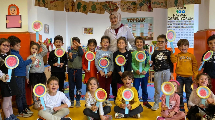 Ataşehir Okul Öncesi Gökkuşağı Grubu  “Paper Plate Tennis” Etkinliğinde