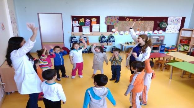 Bahçeşehir Okyanus Okul Öncesi Güneş Sınıfı’ndan 'Topuk Burun' Oyunu