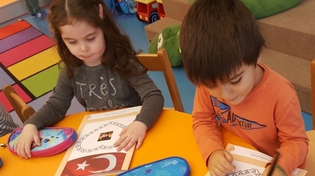 Beykent Okyanus Koleji Okul Öncesi Çiçekler Grubu Öğrencileri Okuma Yazma Etkinliğinde