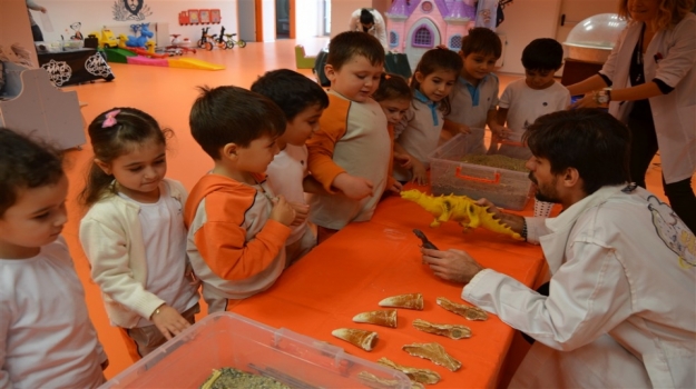 Beykent Okyanus Koleji Okul Öncesi Mad Scıence Etkinliğinde