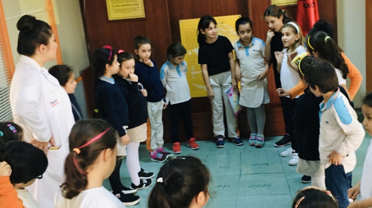 Beylikdüzü Okyanus Koleji 2. Sınıf Öğrencileri Sek sek Oyununu Türkçe Dersiyle Birleştirdi