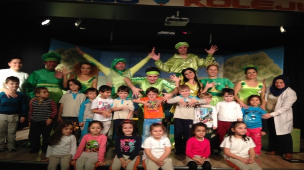 Güneşli Okyanus Okul Öncesi 'Yıldız Çalan Kurbağa' Tiyatro Etkinliğinde