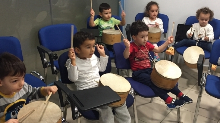 Halkalı Okul Öncesi Kuşlar Grubu Öğrencileri Müzik Dersinde