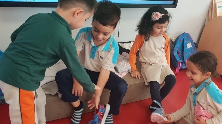 Halkalı Okul Öncesi Yıldızlar Grubu İngilizce Play Time (Oyun) Etkinliğinde.