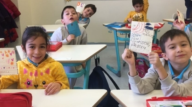 Ataşehir Üstün Zekalılar İlkokulunda 'Kimlik Kartımı Tasarlıyorum' Çalışması