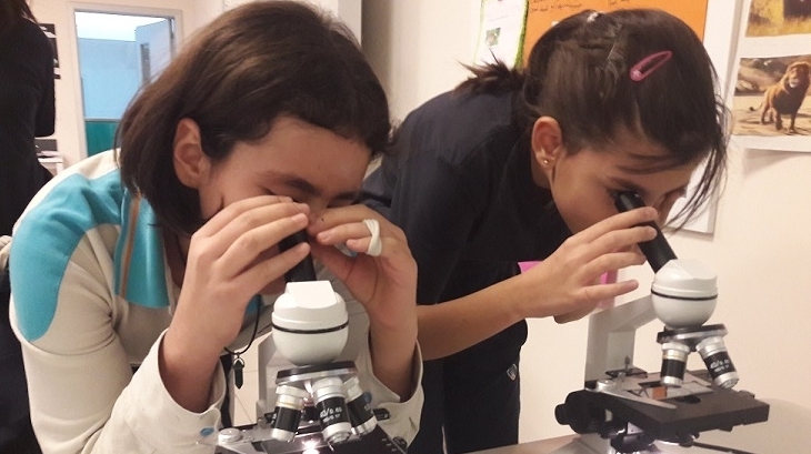Okyanus Koleji İncek Şubesinde 5. Sınıf Öğrencileri Mikroskobu Kullanmayı Öğrendi