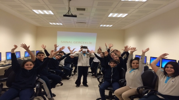Ataşehir Okyanus Koleji Ortaokulu'nda “Cardboard“ Etkinliği