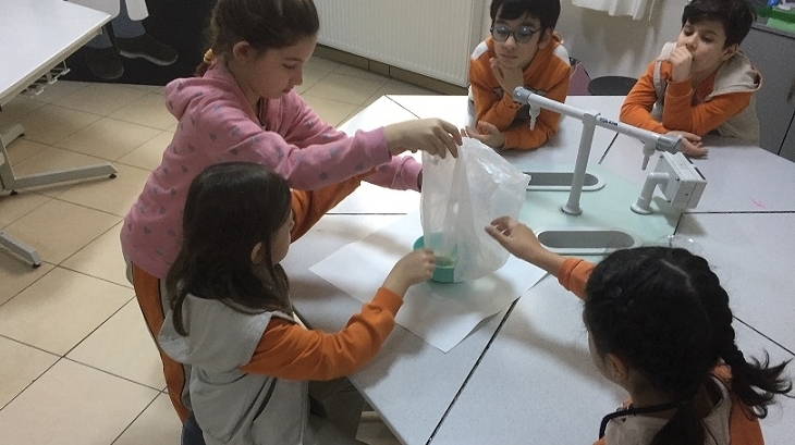 Bahçeşehir Kampüsü Üstün Zekâlılar İlkokulu 4-D Sınıfı Karışımları Ayırma Yöntemlerini Uyguladı