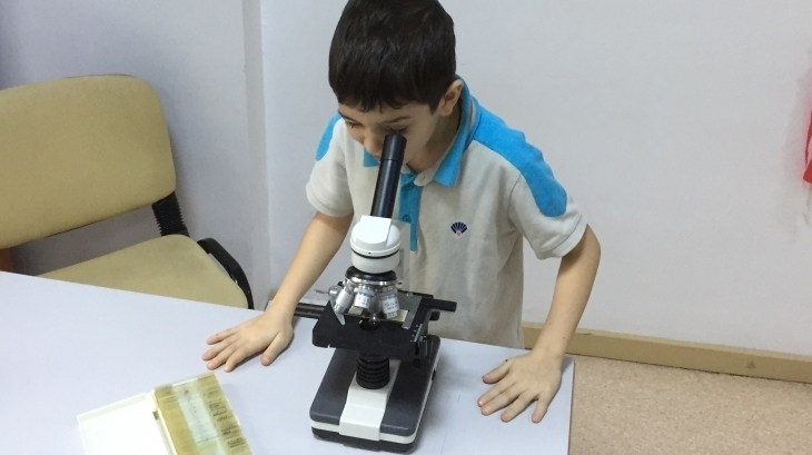 Bahçeşehir Okyanus Koleji Üstün Zekâlılar ve Yetenekliler İlkokulu 4-F Sınıfı 'Mikroskobik Canlıları' İncelediler