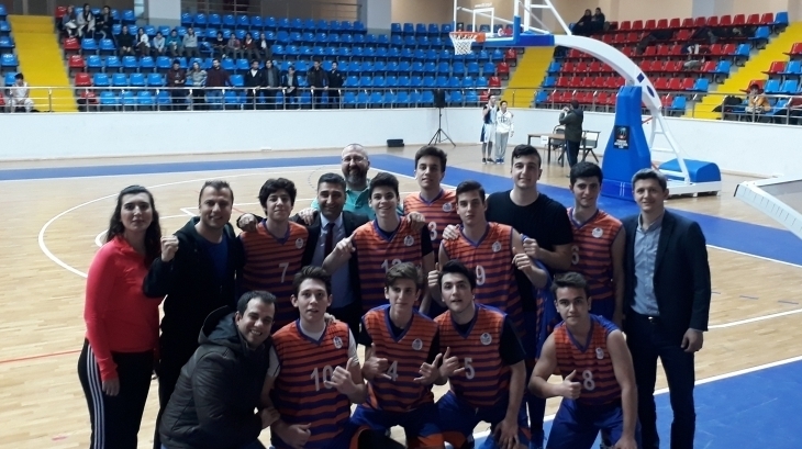 Beykent Okyanus Anadolu Lisesi Genç Erkek Basketbol Takımımız Yenilgisiz İlçe Şampiyonu Oldu
