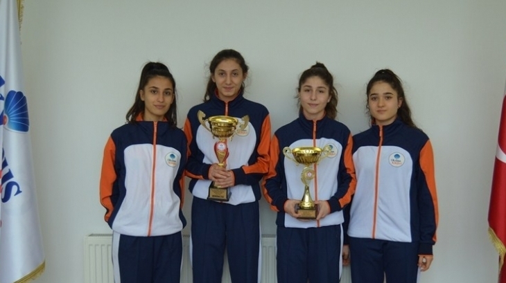 Beykent Okyanus Genç Kız Badminton Takımımız Beylikdüzü İlçe Şampiyonu Oldu