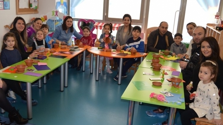 Beykent  Okyanus Koleji Okul Öncesi Çiçekler Sınıfı Çiçek Ekiyor