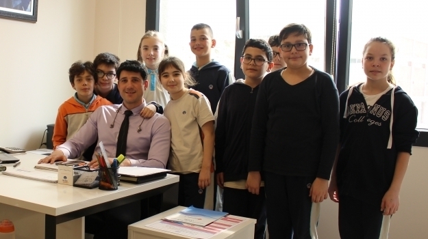 Bornova Ortaokulda "Gelecekte Bir Gün Meslekte İlk Gün" Projesinin Uygulamaları Devam Ediyor