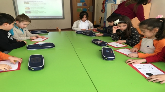 Fatih Okyanus Koleji Anaokulu Öğrencileri Fransızca Dil Kulübü Dersinde