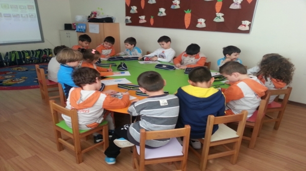 Fatih Okyanus Koleji Anaokulu Öğrencileri İspanyolca Dil Kulübü Dersinde