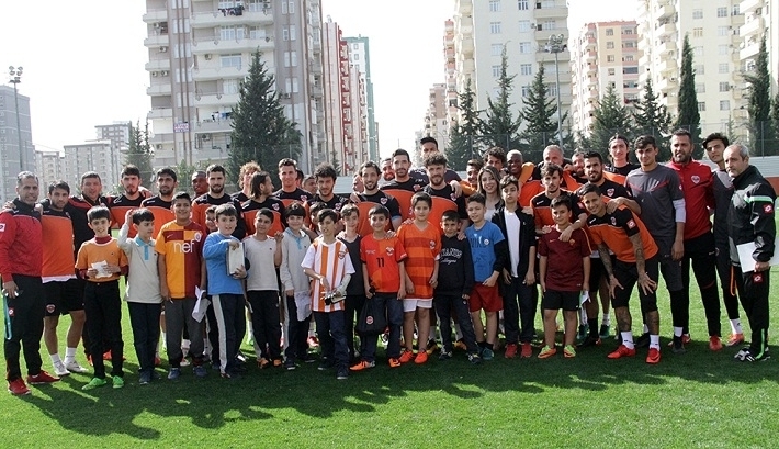 Geleceğin Futbolcularından Adanaspor’a Meslek Ziyareti