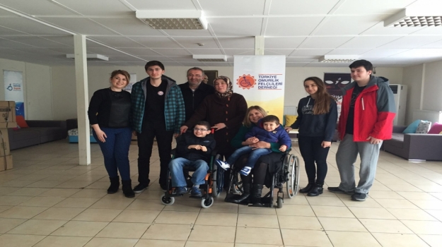 Okyanus Koleji Genç Gönüllüleri, Türkiye Omurilik Felçlileri Derneği’ni Ziyaret Ettiler
