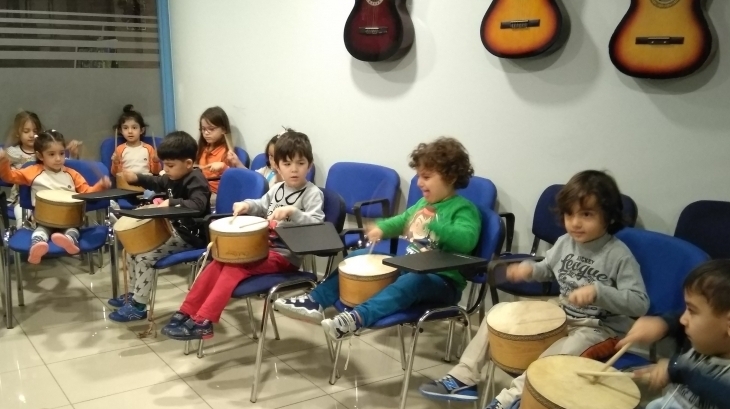 Halkalı Okul Öncesi Yunuslar Grubu Öğrencileri Müzik Dersinde.