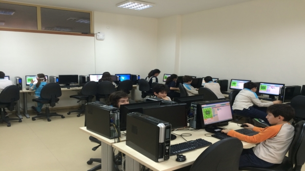 Bahçeşehir Okyanus Koleji Öğrencileri Bilişim Teknolojileri Dersinde Kodlama Öğreniyor