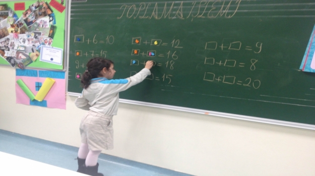 Ataşehir Okyanus Koleji İlkokul Öğrencileri Magnet Sayılarla Toplama İşlemini Öğreniyor