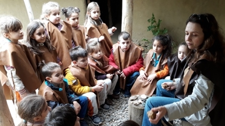 Mavişehir Okyanus Koleji Okul Öncesi Öğrencileri Yeşilova Höyüğünde Zaman Yolculuğuna Çıktılar