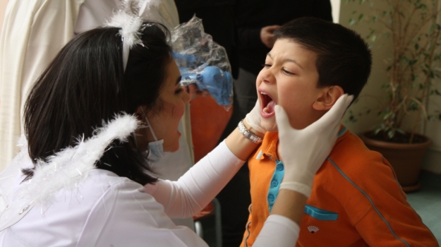 Beylikdüzü Okyanus'ta İlkokul Öğrencilerine Diş Taraması