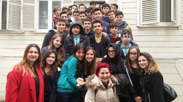 Sancaktepe Okyanus Koleji Lisesi Genç Gönüllüler Grubu Göztepe Buket Huzurevi'ni Ziyaret Etti