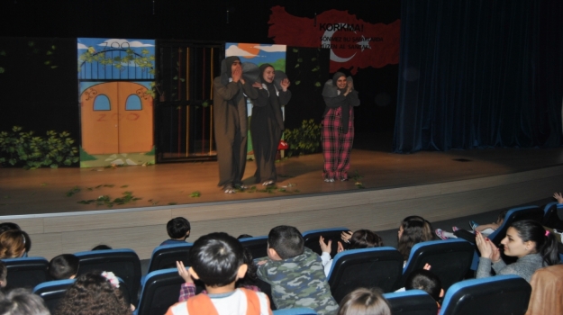 Sancaktepe Okyanus Koleji Okul Öncesi İngilizce Tiyatro İzliyor