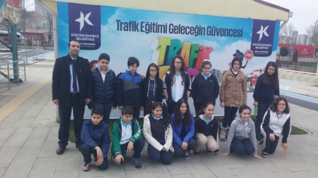 Trafik ve İlkyardım Kulübü Öğrencileri Trafik Eğitim Parkında