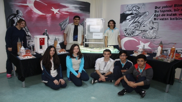 Liselilerden "Tarihi Yapılar" Proje Sergisi