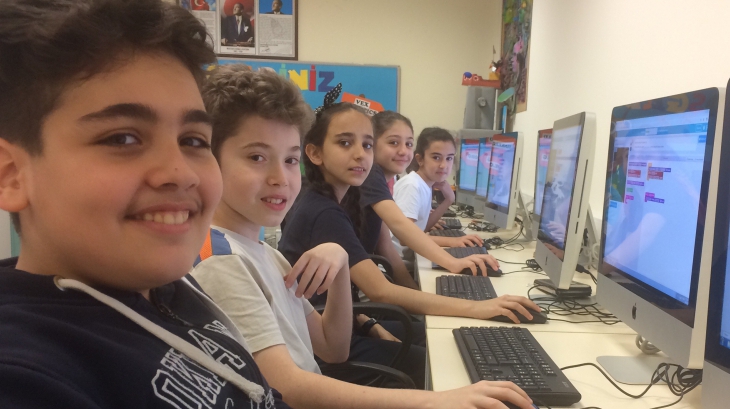 Ataşehir Okyanus Koleji Öğrencileri Bilişim Haftasını Kutluyor