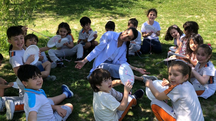 Beykent Okyanus Koleji Okul Öncesi Gökkuşağı Grubu Okuma-Yazma Etkinliğinde Dikkat Çalışması Yapıyor