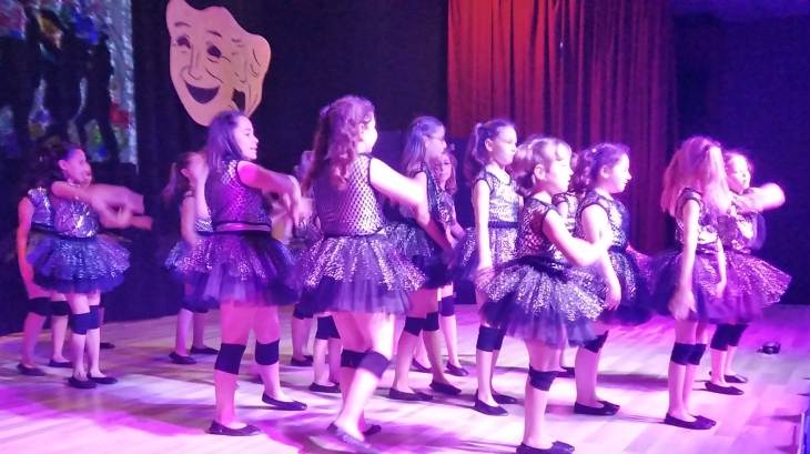 Çekmeköy okyanus koleji İlkokul, Ortaokul ve Lise kademesi Tiyatro ve Dans Yetenek Kulübü öğrencileri, yıl sonu gösterisinde hünerlerini sergilediler.