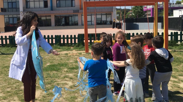 Çekmeköy Okyanus Koleji Okul Öncesi Gökkuşağı Grubu İlkokul Dersinde
