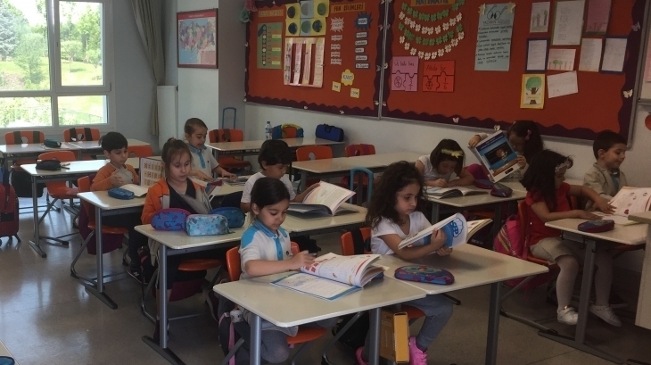 Halkalı Okul Öncesi Ay Grubu Öğrencileri Okuma Yazmaya Hazırlık Dersinde