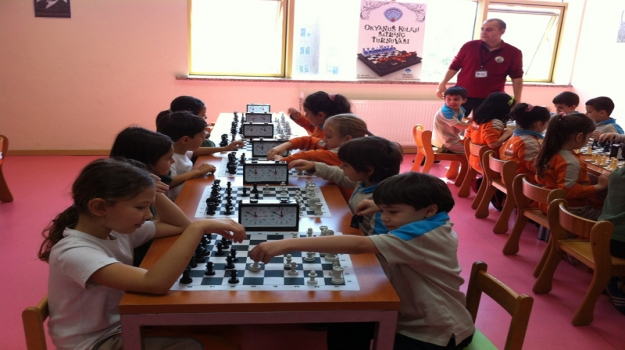 Üstün Zekalılar İlkokulu'nda Satranç Şenliği