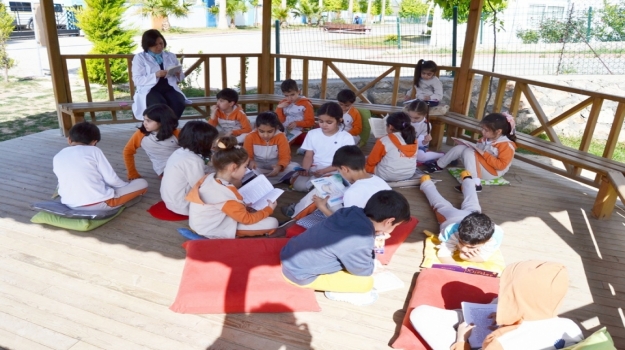 Adana Okyanus İlkokulu Öğrencileri Okuma Etkinliğinde