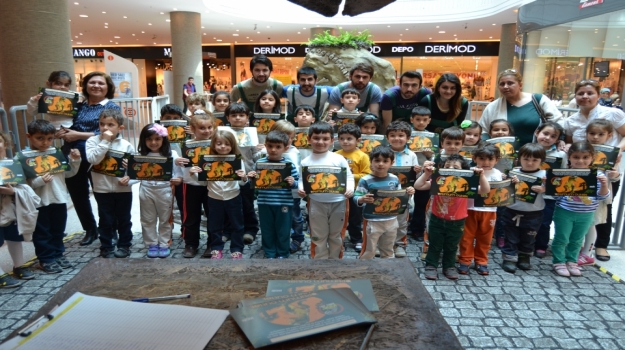 Adana Okyanus Koleji Öğrencileri Kids’ Dino Dig Dinazor Etkinliği'nde