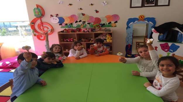 Adana Okyanus Koleji Okul Öncesi Küçük Yunuslar Sınıfı İngilizce Etkinliğinde