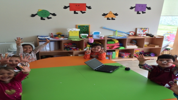 Adana Okyanus Koleji Okul Öncesi Küçük Yunuslar Sınıfı İngilizce Öğreniyor