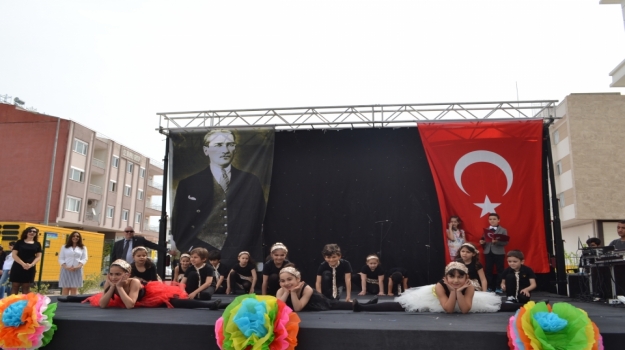 Antalya Okyanus'un Renkli 23 Nisan Gösterisi