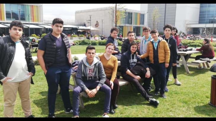 Avcılar Okyanus Koleji Mühendislik Kariyer Kulübü öğrencileriyle Özyeğin Üniversitesini ziyaret etti.