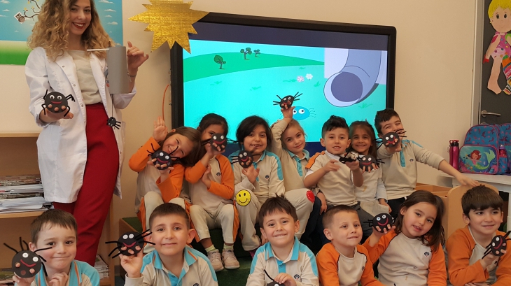 Bornova Okyanus Koleji Okul Öncesi Grubu Gökkuşağı ve Yıldızlar Sınıfı Öğrencilerimiz Bilingual Dersinde