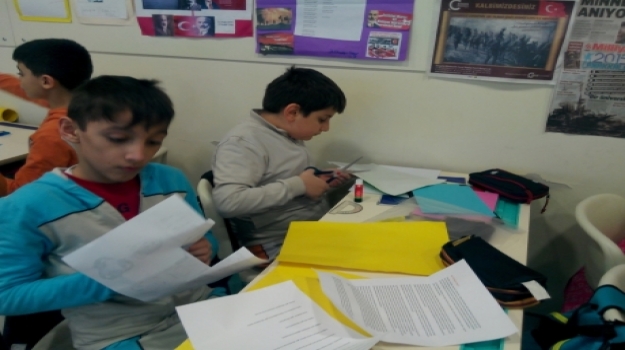Fatih Okyanus İlkokulu Eko Okul Afişlerini Hazırlıyor