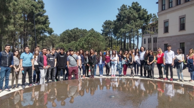 Anadolu Lisesi Öğrencileri Koç Üniversitesinde