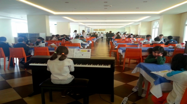 Yetenek Kulübü Öğrencilerinden Piyano Dinletisi
