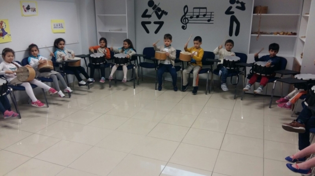 Halkalı Okyanus Ay Grubu Öğrencileri Müzik Dersinde