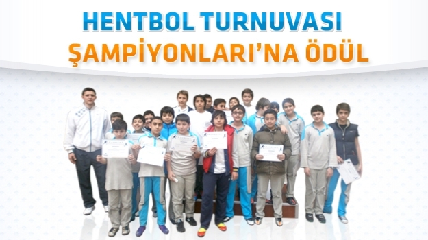 Hentbol Turnuvası'nda Dereceye Giren Öğrencilere Ödül