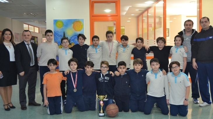 Küçük Erkek Basketbol Takımımız İlçe 2.Liğini Kutladı